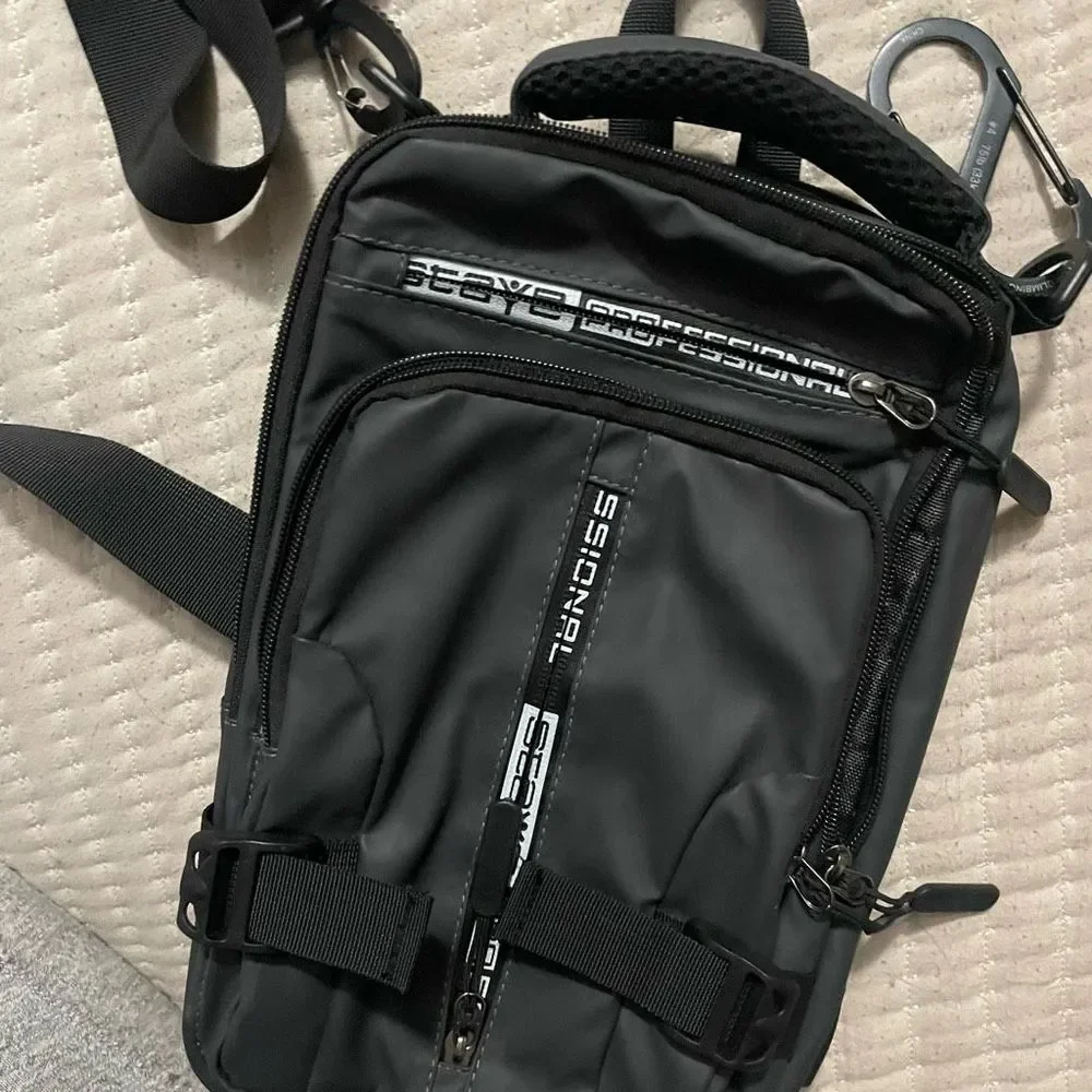 Euc black shoulder or cross body travel bag - Picture 2 of 8